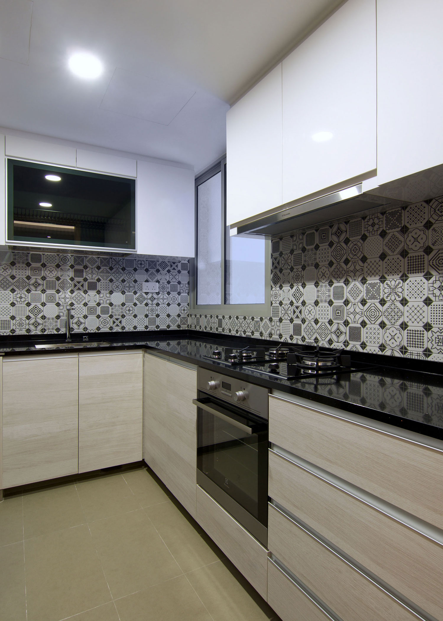 A Stylish and Vibrant Modern Home Filled with Art in Singapore by KNQ Associates (9)