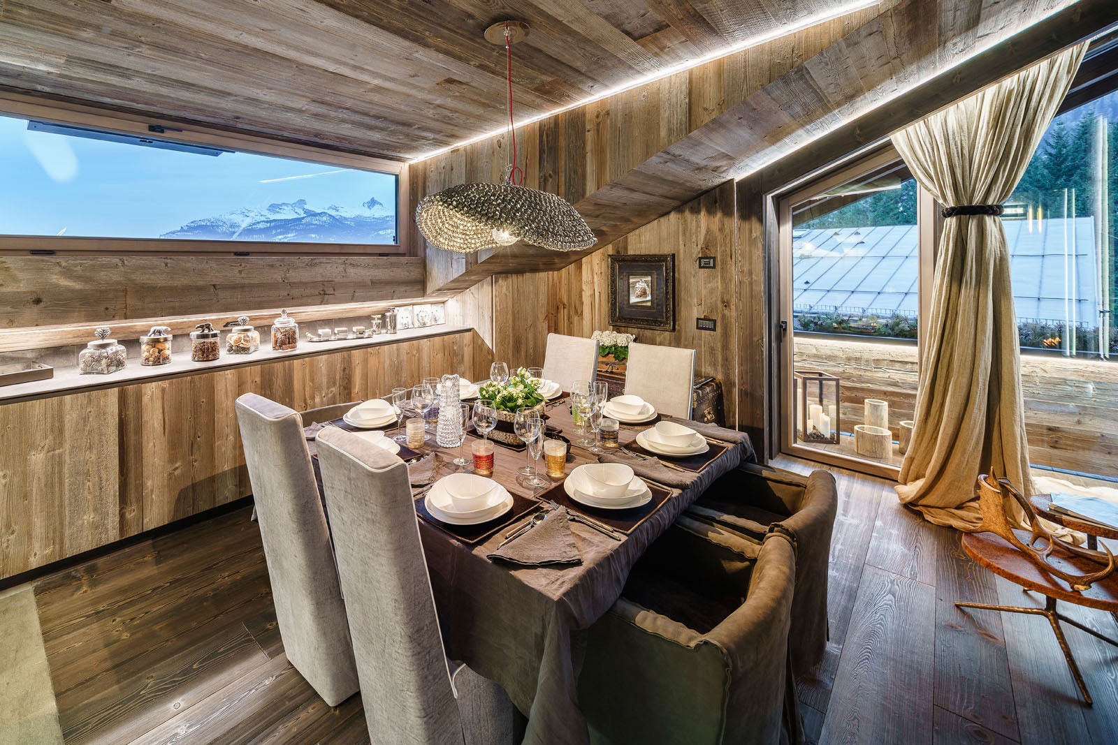 A Stylish and Warm Home with Lots of Wooden Details in Cortina d’Ampezzo, Italy by ZWD-Projects (10)