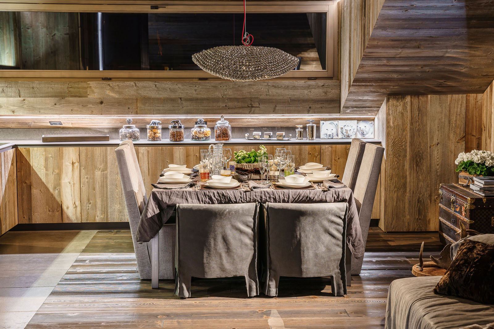 A Stylish and Warm Home with Lots of Wooden Details in Cortina d’Ampezzo, Italy by ZWD-Projects (9)