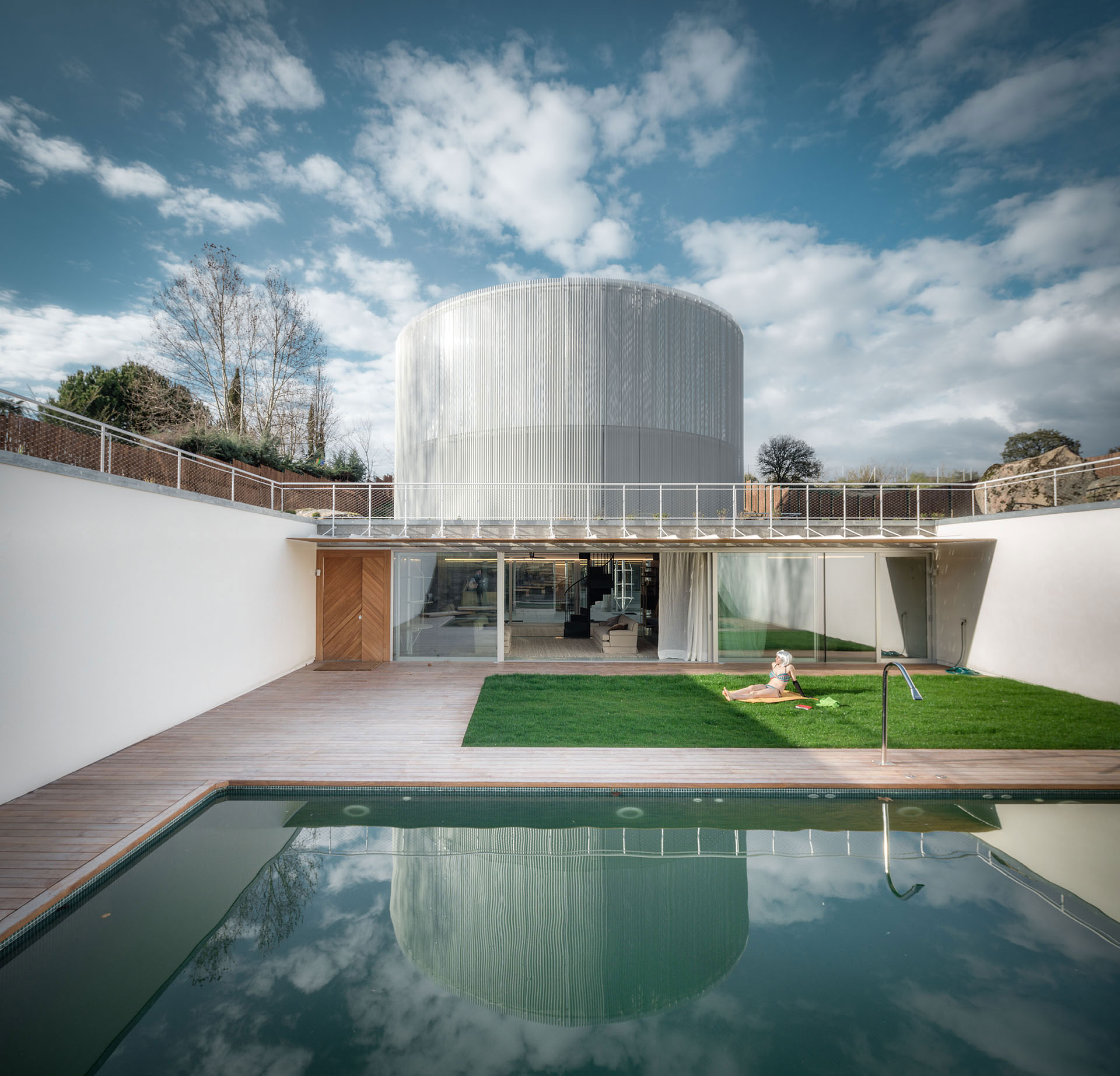 A Unique Contemporary Home with Stunning Views in Madrid, Spain by Z4Z4 AAA (1)