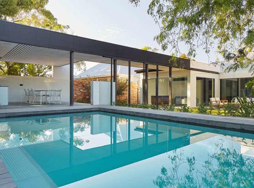 A Unique Suburban Modern House with Courtyard Pool in Claremont, Australia by David Barr Architect (10)