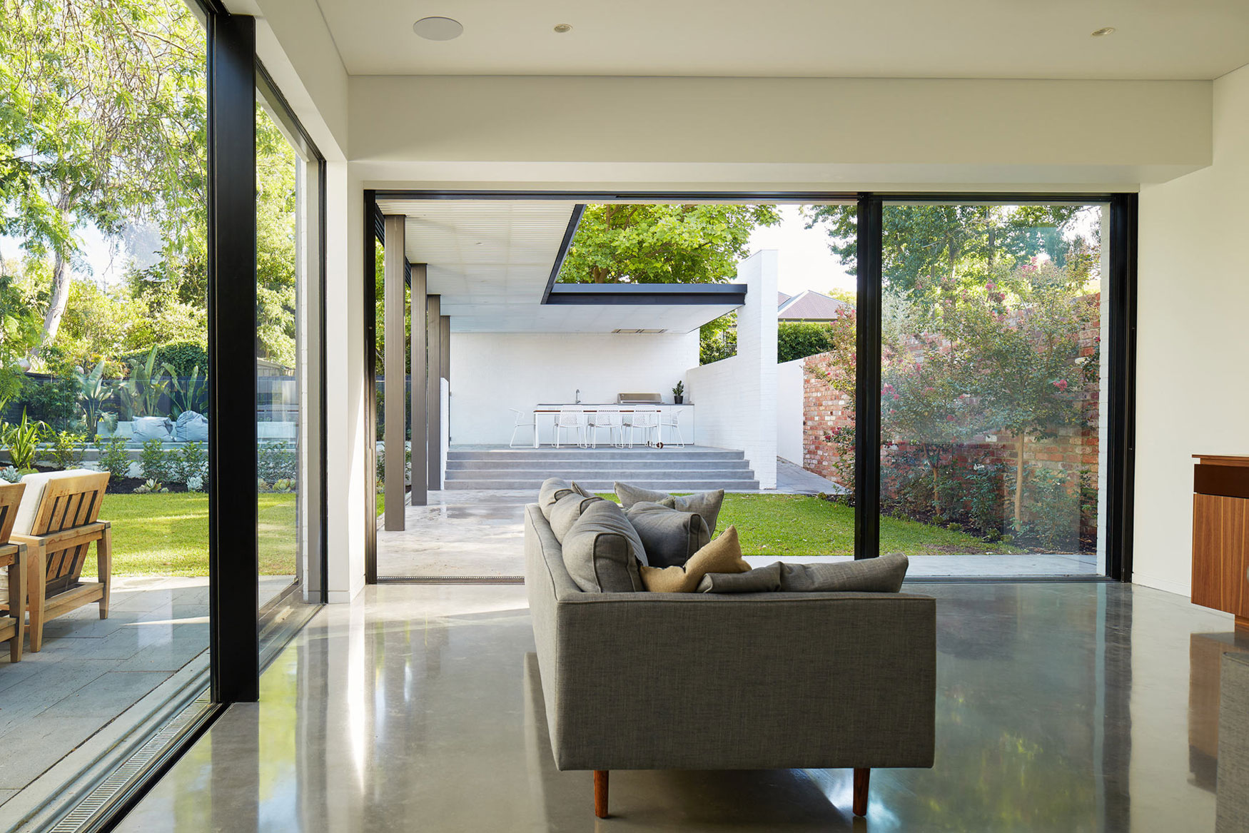 A Unique Suburban Modern House with Courtyard Pool in Claremont, Australia by David Barr Architect (12)