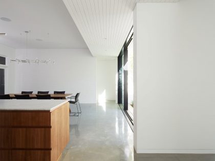 A Unique Suburban Modern House with Courtyard Pool in Claremont, Australia by David Barr Architect (13)