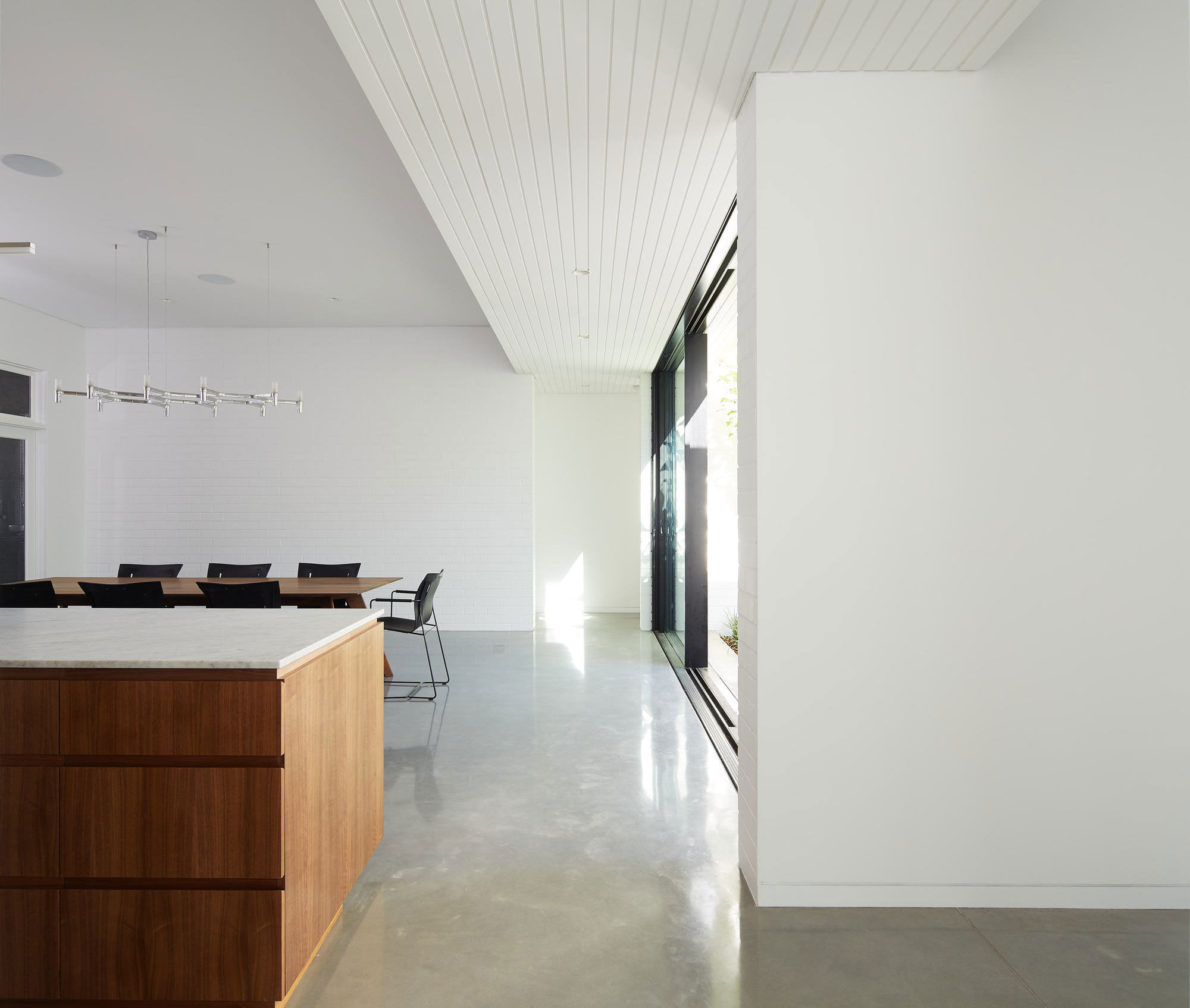 A Unique Suburban Modern House with Courtyard Pool in Claremont, Australia by David Barr Architect (13)