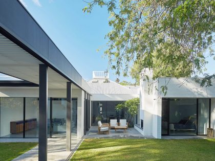 A Unique Suburban Modern House with Courtyard Pool in Claremont, Australia by David Barr Architect (2)