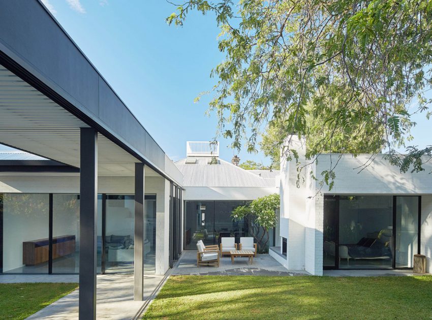 A Unique Suburban Modern House with Courtyard Pool in Claremont, Australia by David Barr Architect (2)