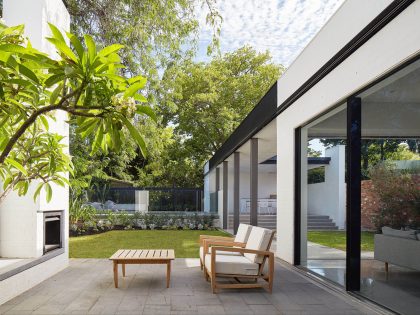 A Unique Suburban Modern House with Courtyard Pool in Claremont, Australia by David Barr Architect (3)