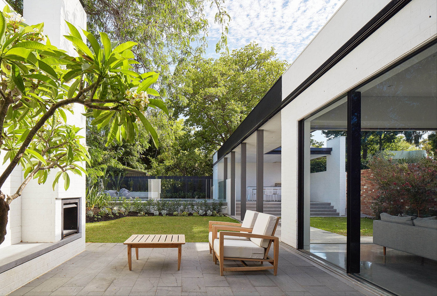 A Unique Suburban Modern House with Courtyard Pool in Claremont, Australia by David Barr Architect (3)