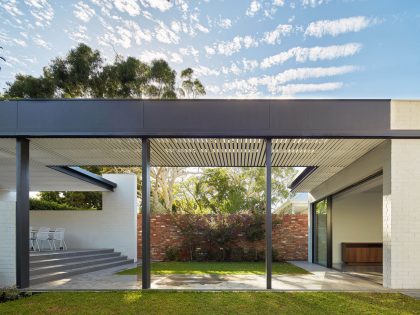 A Unique Suburban Modern House with Courtyard Pool in Claremont, Australia by David Barr Architect (4)