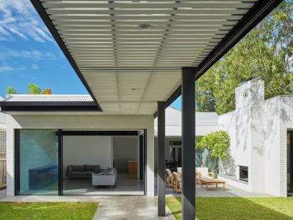 A Unique Suburban Modern House with Courtyard Pool in Claremont, Australia by David Barr Architect (5)