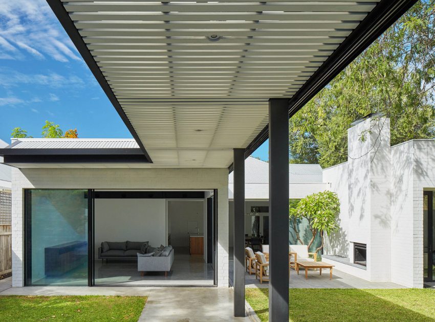 A Unique Suburban Modern House with Courtyard Pool in Claremont, Australia by David Barr Architect (5)