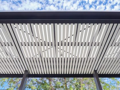 A Unique Suburban Modern House with Courtyard Pool in Claremont, Australia by David Barr Architect (6)