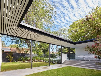 A Unique Suburban Modern House with Courtyard Pool in Claremont, Australia by David Barr Architect (7)