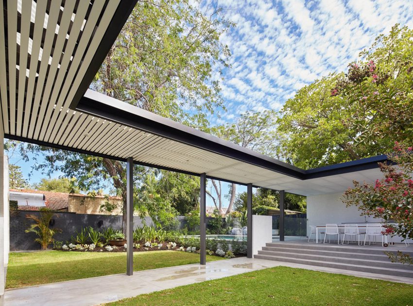 A Unique Suburban Modern House with Courtyard Pool in Claremont, Australia by David Barr Architect (7)