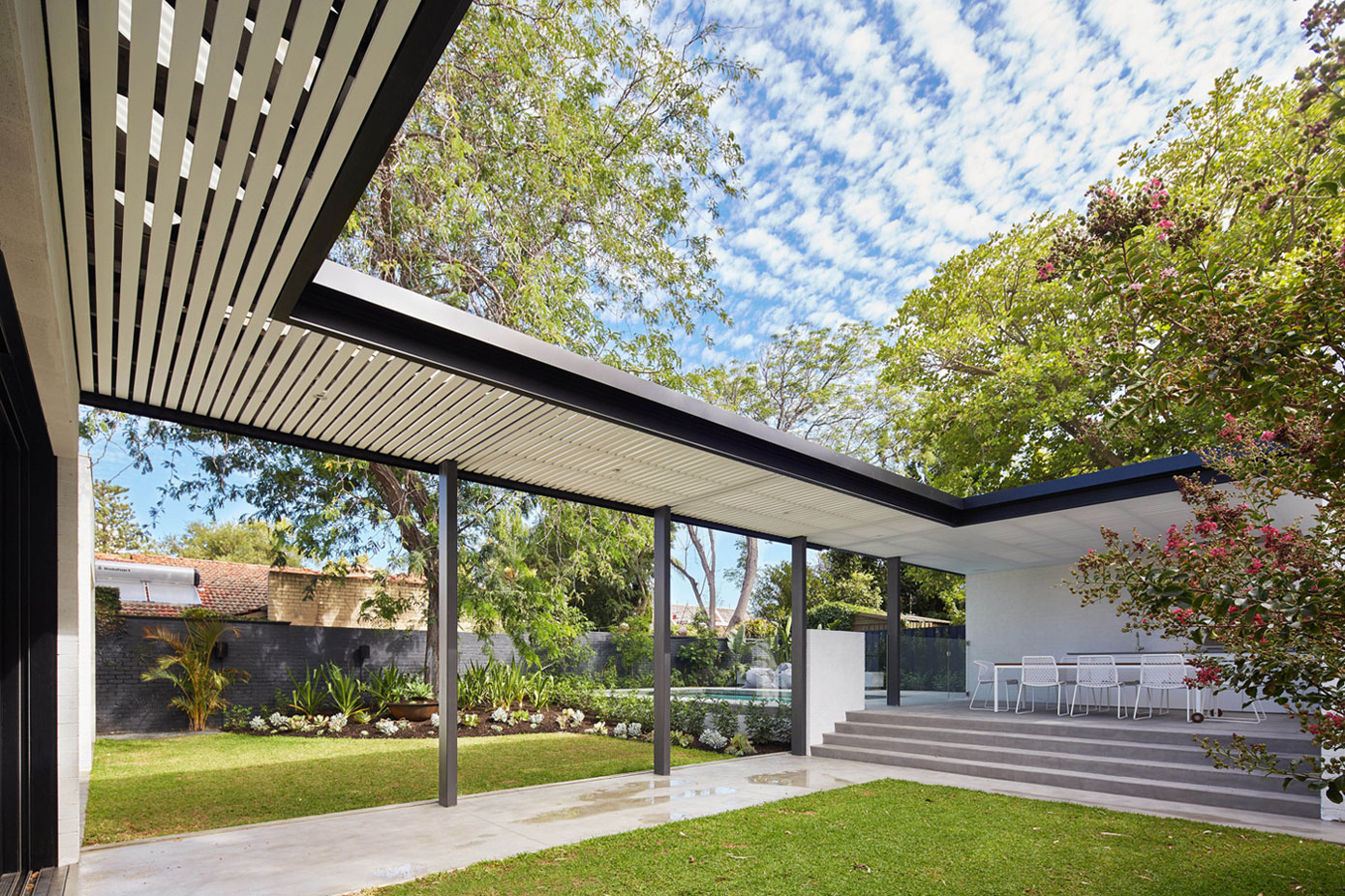 A Unique Suburban Modern House with Courtyard Pool in Claremont, Australia by David Barr Architect (7)