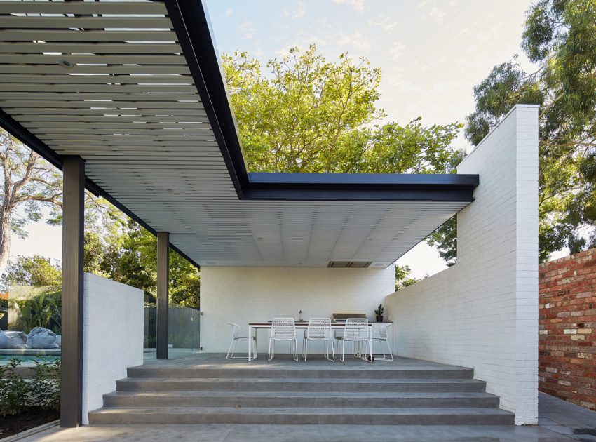 A Unique Suburban Modern House with Courtyard Pool in Claremont, Australia by David Barr Architect (8)
