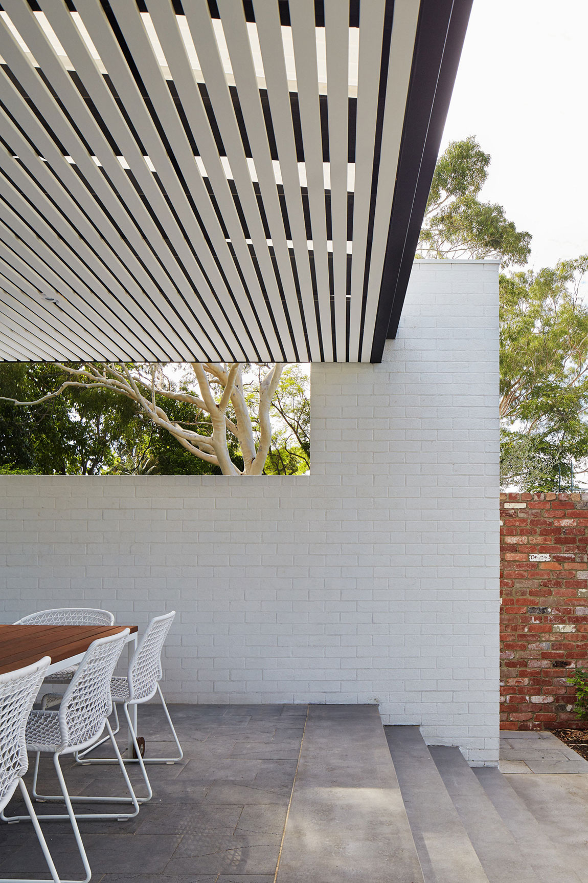 A Unique Suburban Modern House with Courtyard Pool in Claremont, Australia by David Barr Architect (9)