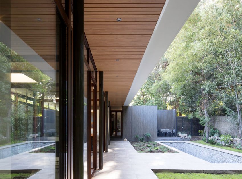 A Unique Home of Metal, Concrete and Plenty of Glass in Las Condes, Chile by Iglesis Arquitectos (3)