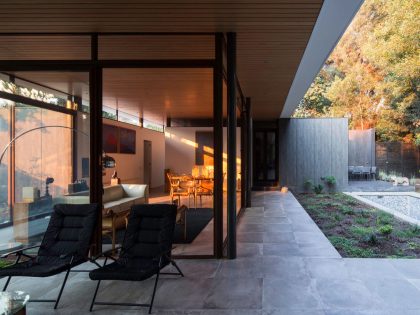 A Unique and Cozy House Combines Metal, Concrete and Plenty of Glass in Las Condes, Chile by Iglesis Arquitectos (4)