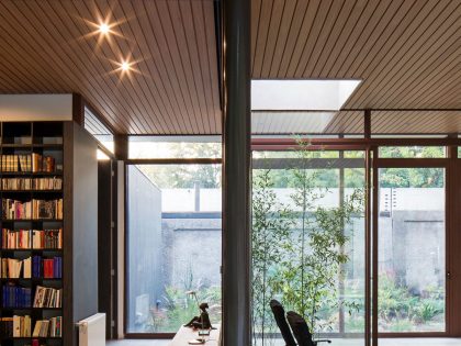 A Unique and Cozy House Combines Metal, Concrete and Plenty of Glass in Las Condes, Chile by Iglesis Arquitectos (5)