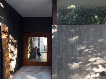 A Unique and Cozy House Combines Metal, Concrete and Plenty of Glass in Las Condes, Chile by Iglesis Arquitectos (7)