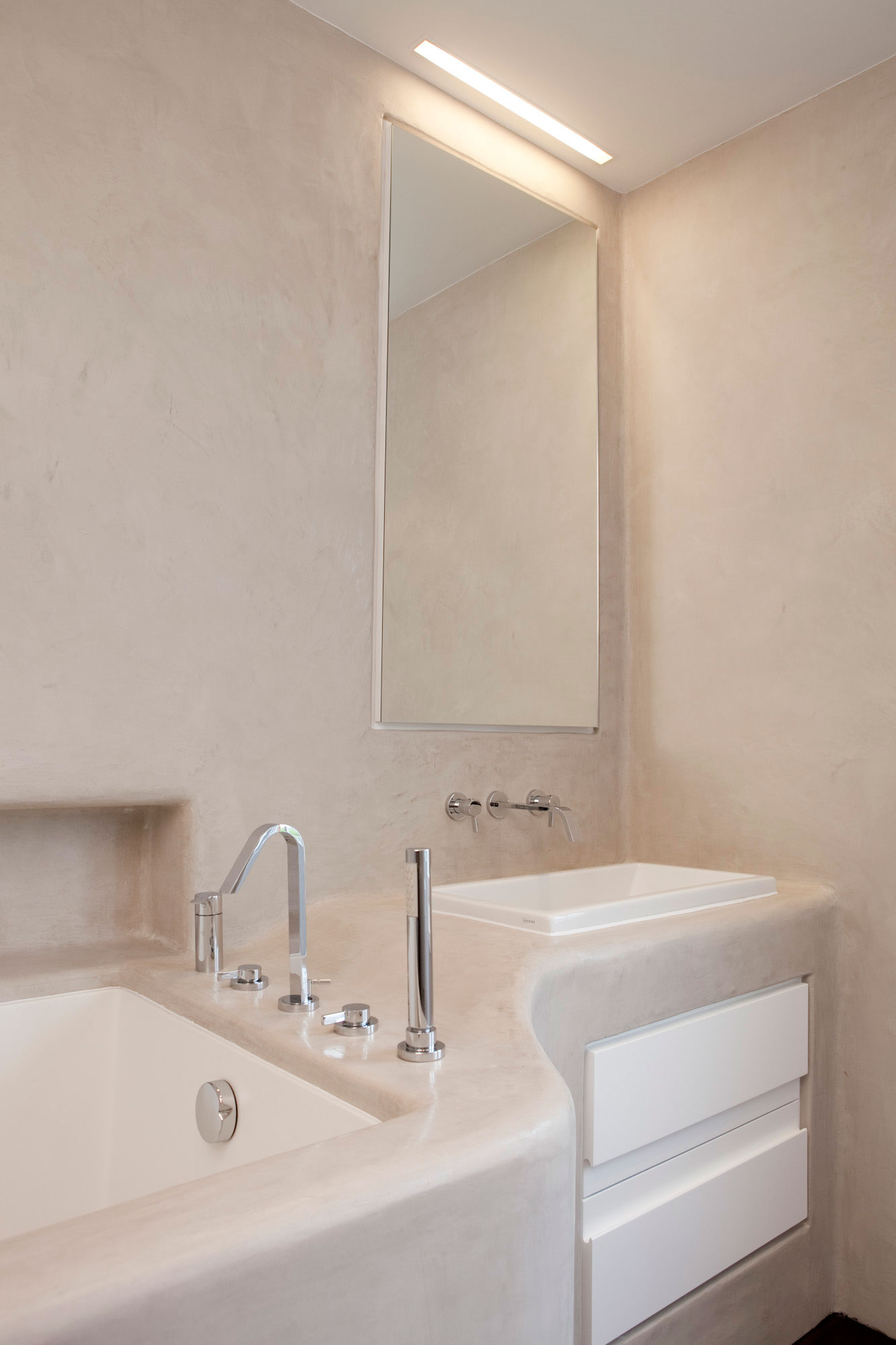 A Victorian Terraced House Turned into a Luminous Home in Canfield Gardens, London by Scenario Architecture (11)