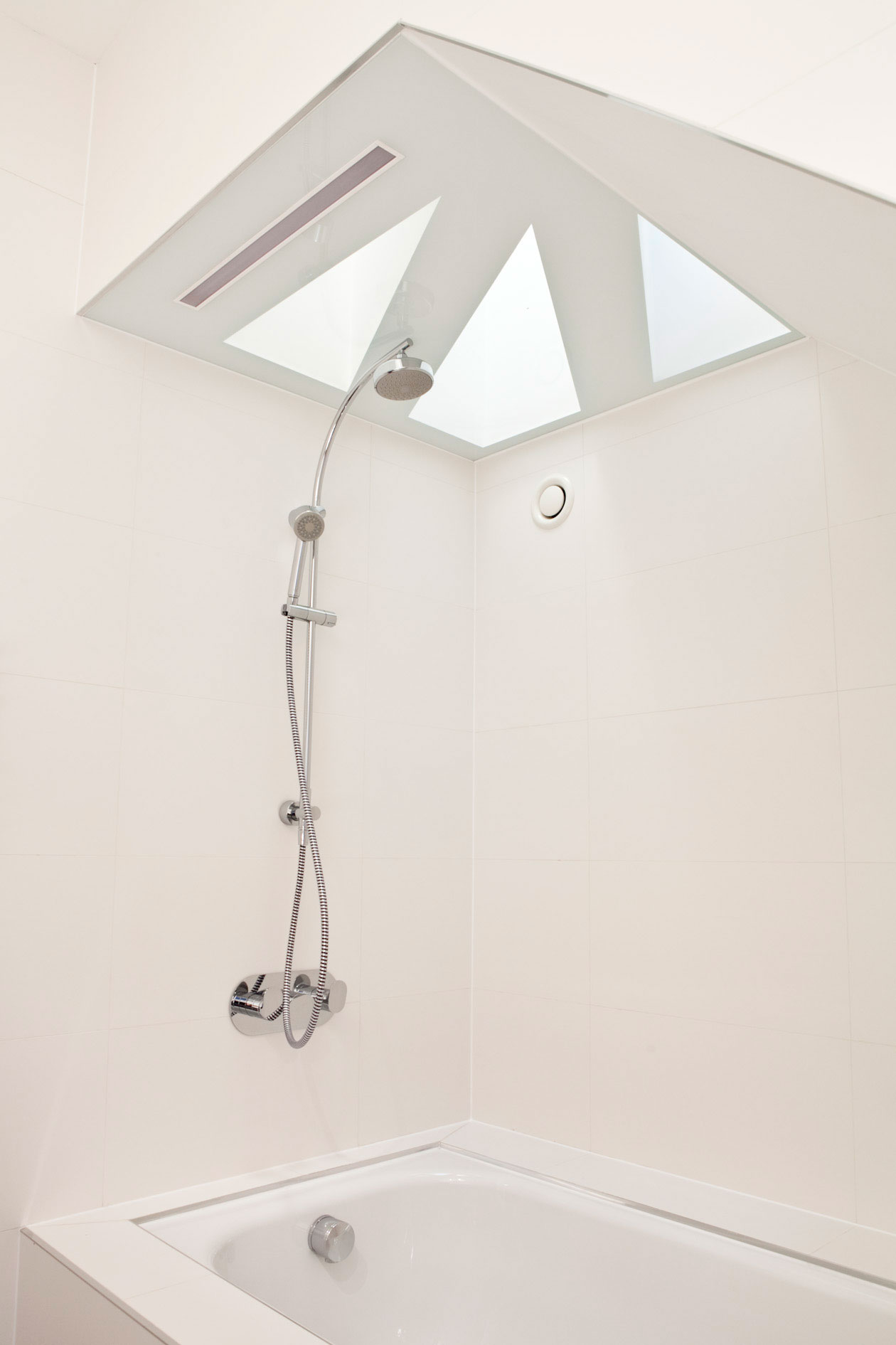 A Victorian Terraced House Turned into a Luminous Home in Canfield Gardens, London by Scenario Architecture (12)