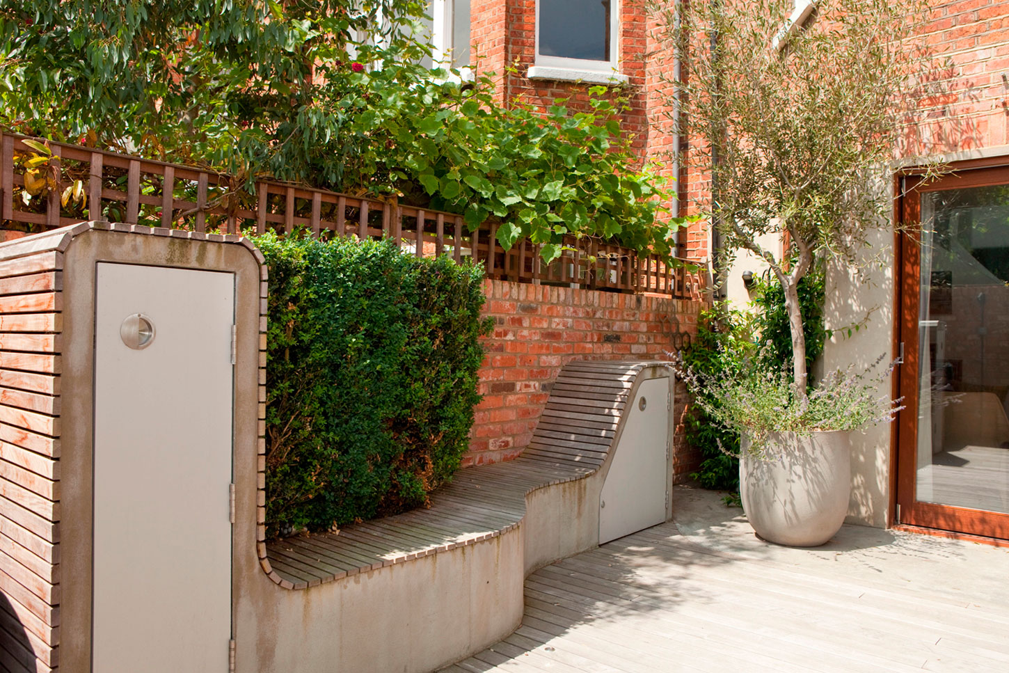 A Victorian Terraced House Turned into a Luminous Home in Canfield Gardens, London by Scenario Architecture (14)