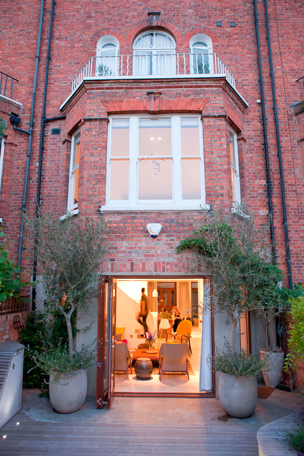 A Victorian Terraced House Turned into a Luminous Home in Canfield Gardens, London by Scenario Architecture (15)