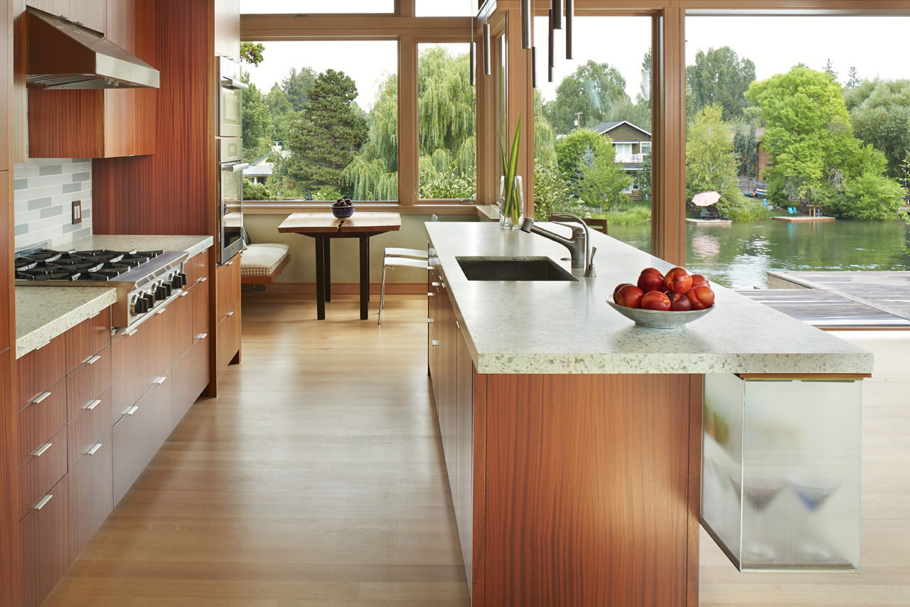 A Warm Contemporary Home on the Deschutes River in Bend, Oregon by FINNE Architects (11)