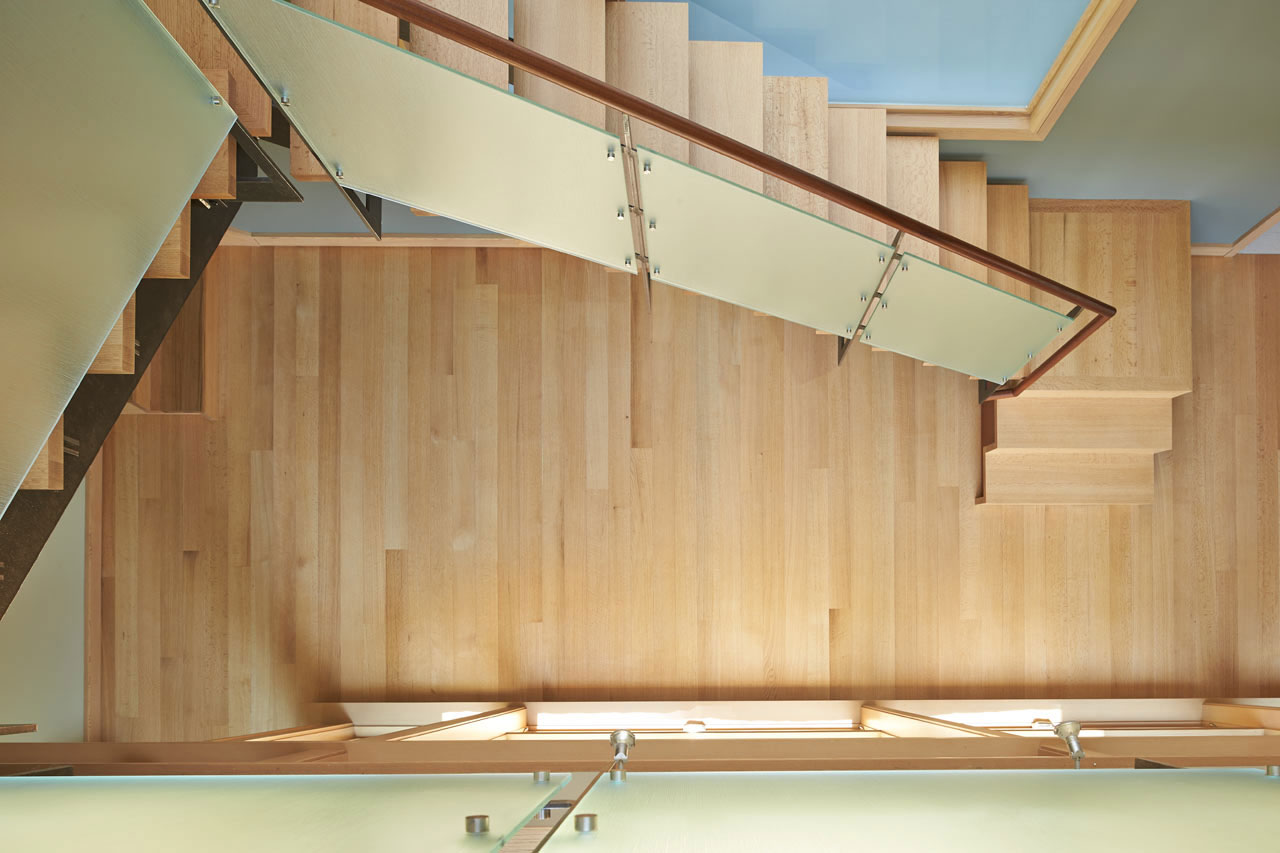 A Warm Contemporary Home on the Deschutes River in Bend, Oregon by FINNE Architects (15)