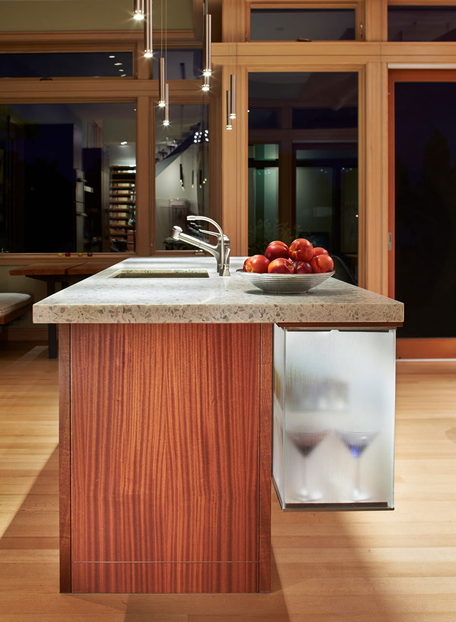 A Warm Contemporary Home on the Deschutes River in Bend, Oregon by FINNE Architects (19)