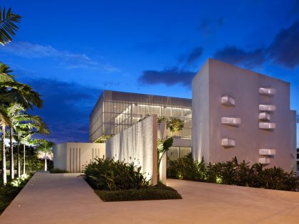 An Amazing Contemporary House Filled with Natural Light and White Exteriors in Brasilia by Sérgio Parada Arquitetos (13)