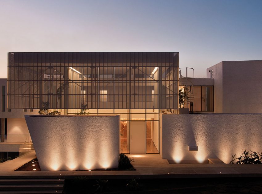 An Amazing Contemporary House Filled with Natural Light and White Exteriors in Brasilia by Sérgio Parada Arquitetos (14)