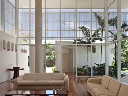 An Amazing Contemporary House Filled with Natural Light and White Exteriors in Brasilia by Sérgio Parada Arquitetos (8)