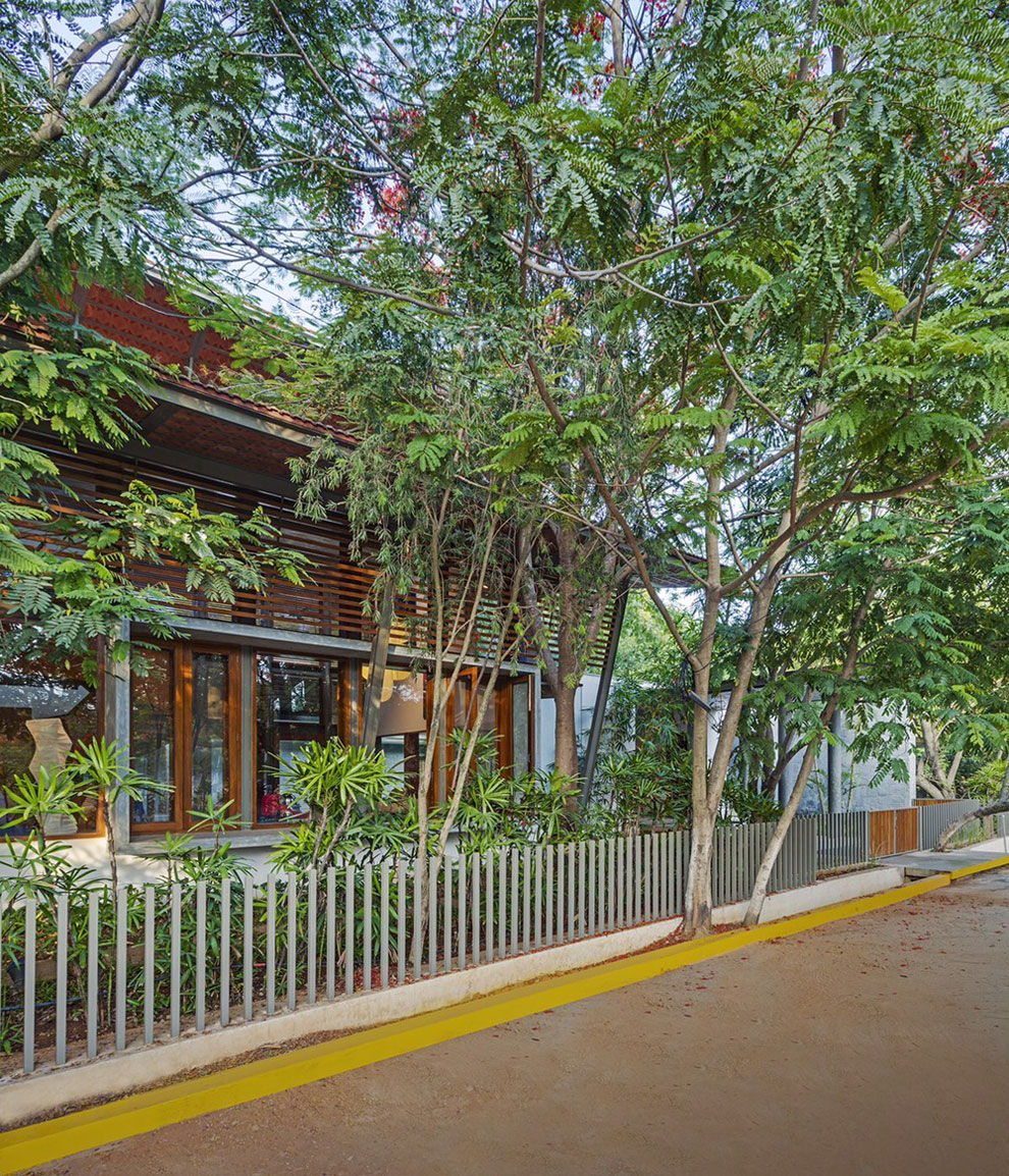 An Eclectic Contemporary Home with Bright and Vibrant Atmosphere in Bengaluru, India by Khosla Associates (1)
