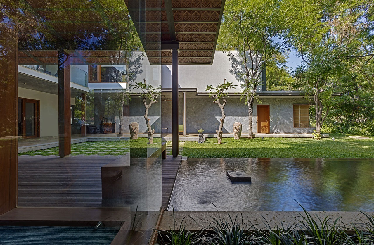 An Eclectic Contemporary Home with Bright and Vibrant Atmosphere in Bengaluru, India by Khosla Associates (11)