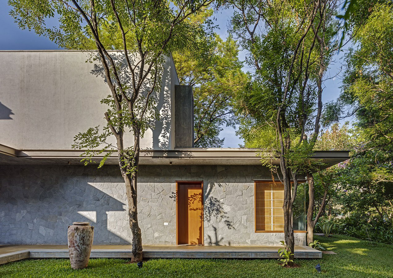 An Eclectic Contemporary Home with Bright and Vibrant Atmosphere in Bengaluru, India by Khosla Associates (12)