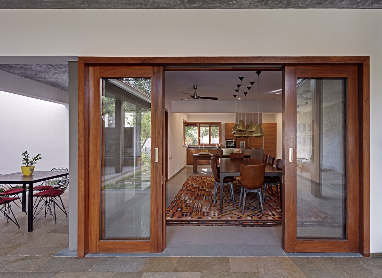 An Eclectic Contemporary Home with Bright and Vibrant Atmosphere in Bengaluru, India by Khosla Associates (16)