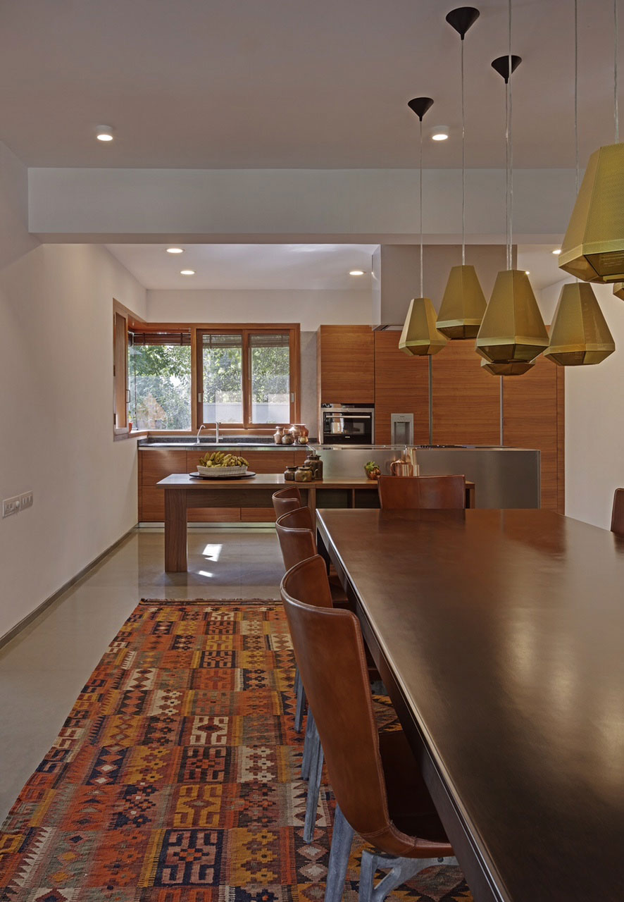 An Eclectic Contemporary Home with Bright and Vibrant Atmosphere in Bengaluru, India by Khosla Associates (17)
