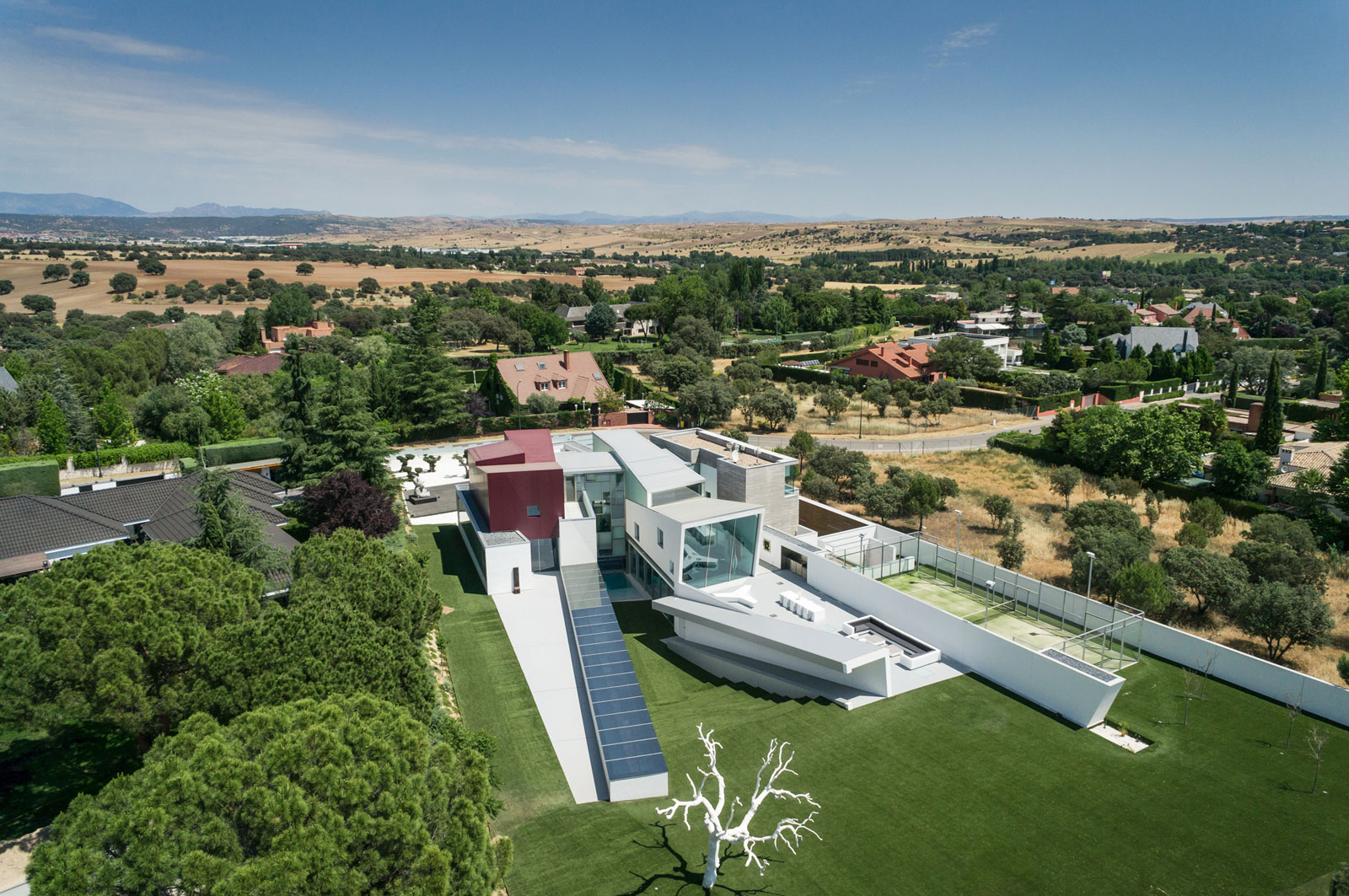 An Eco-Friendly Modern Home with Stunning and Asymmetrical Exterior in Madrid, Spain by ABIBOO Architecture (10)