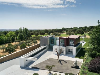 An Eco-Friendly Modern Home with Stunning and Asymmetrical Exterior in Madrid, Spain by ABIBOO Architecture (11)