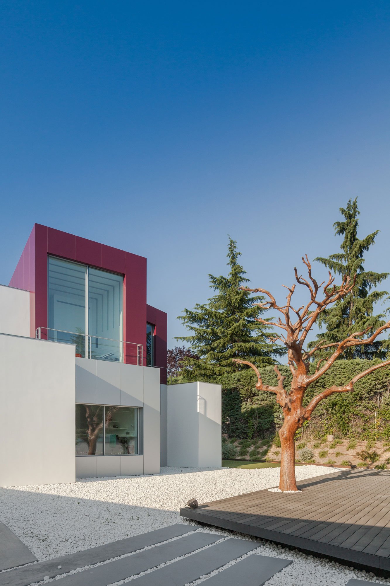 An Eco-Friendly Modern Home with Stunning and Asymmetrical Exterior in Madrid, Spain by ABIBOO Architecture (15)