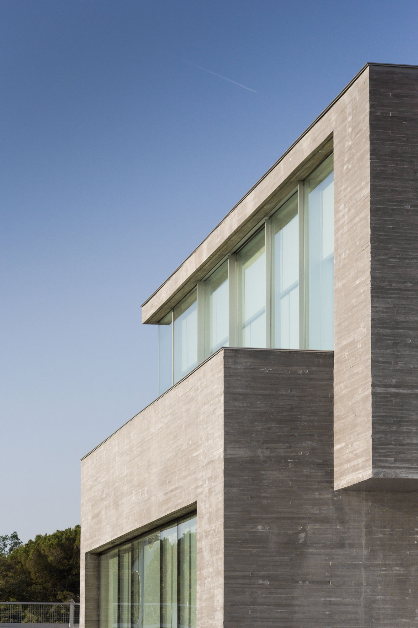 An Eco-Friendly Modern Home with Stunning and Asymmetrical Exterior in Madrid, Spain by ABIBOO Architecture (19)