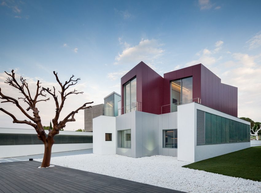 An Eco-Friendly Modern Home with Stunning and Asymmetrical Exterior in Madrid, Spain by ABIBOO Architecture (2)