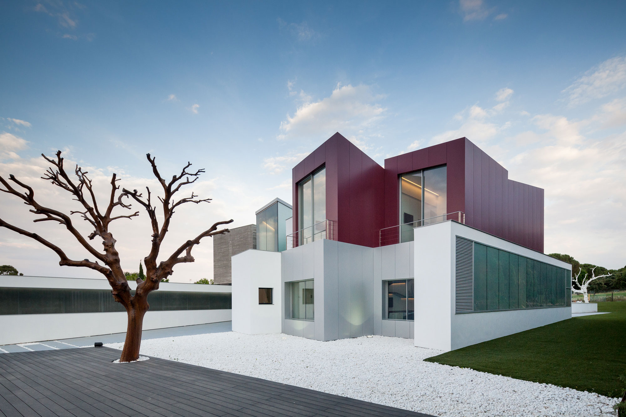 An Eco-Friendly Modern Home with Stunning and Asymmetrical Exterior in Madrid, Spain by ABIBOO Architecture (2)