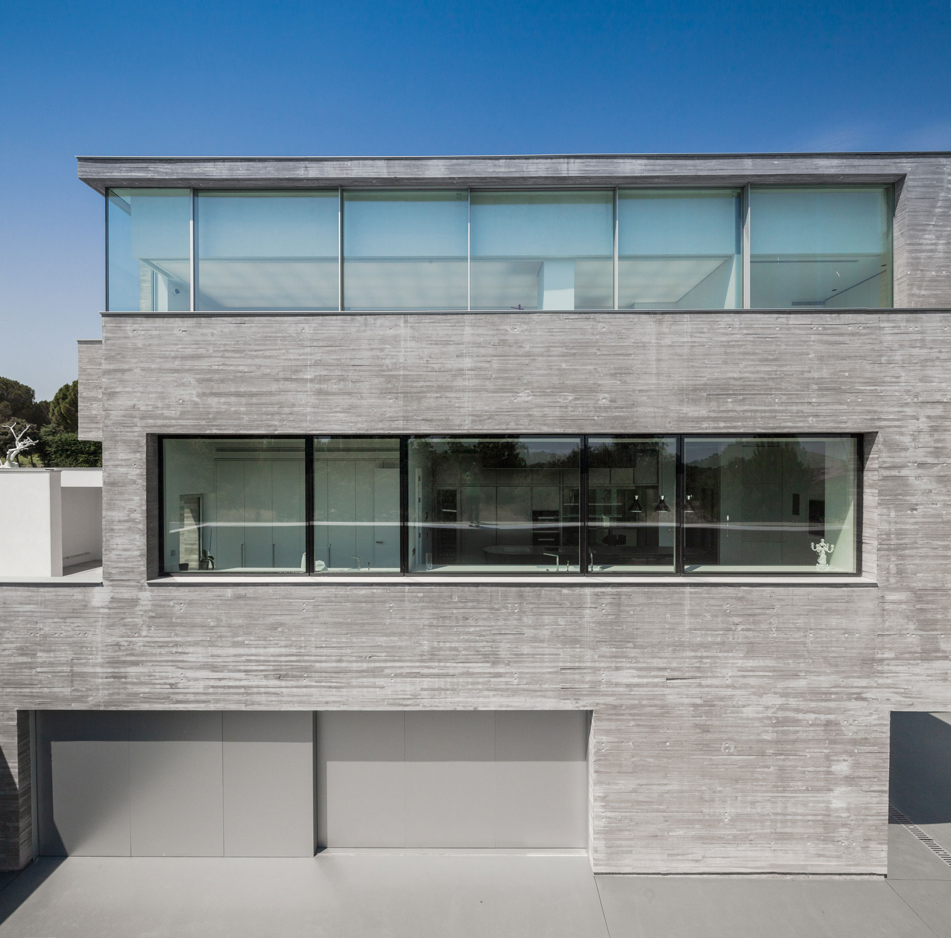 An Eco-Friendly Modern Home with Stunning and Asymmetrical Exterior in Madrid, Spain by ABIBOO Architecture (20)