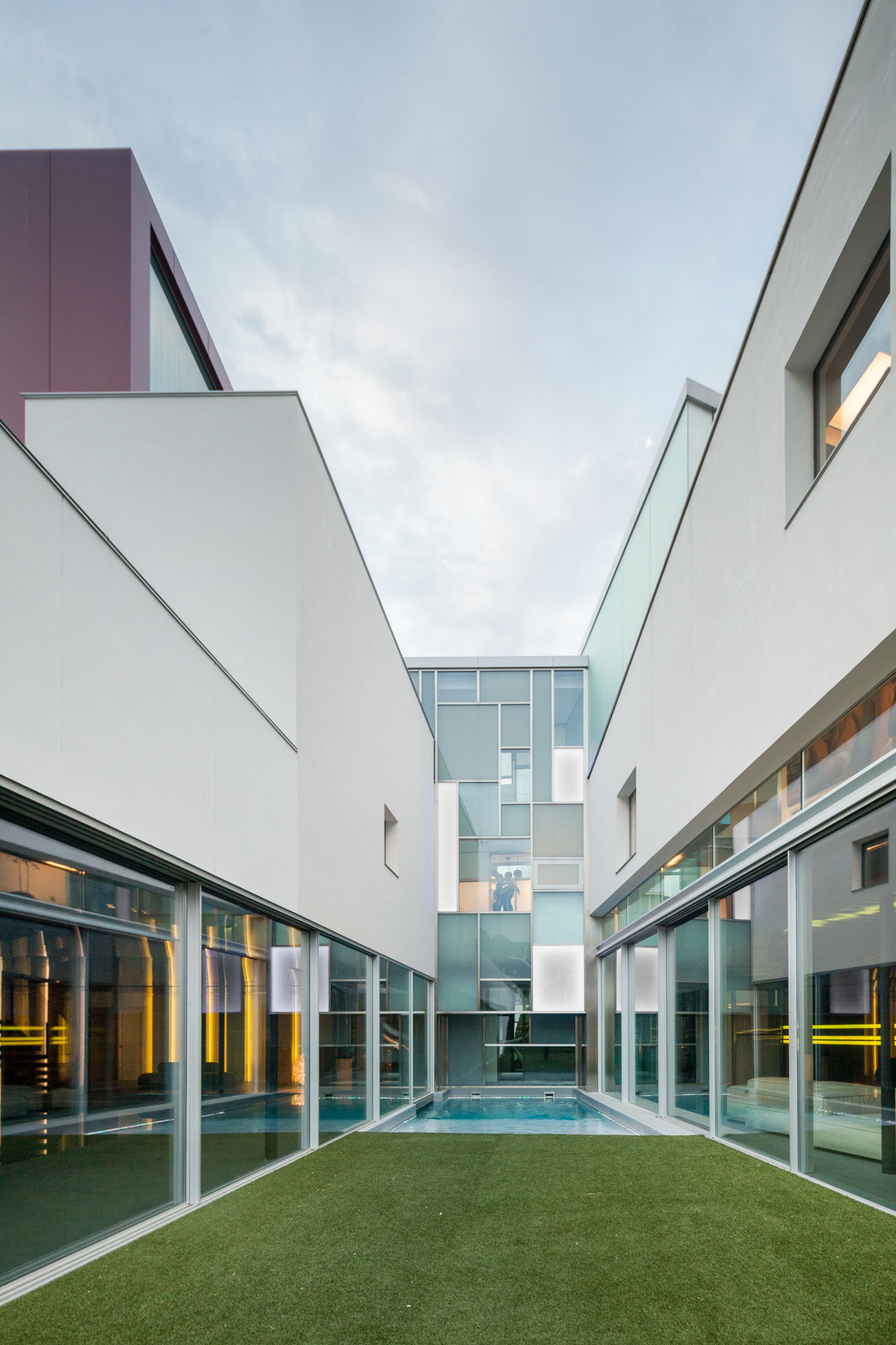 An Eco-Friendly Modern Home with Stunning and Asymmetrical Exterior in Madrid, Spain by ABIBOO Architecture (28)