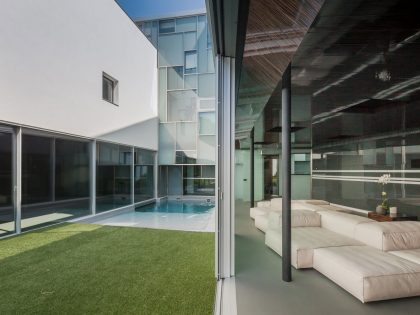 An Eco-Friendly Modern Home with Stunning and Asymmetrical Exterior in Madrid, Spain by ABIBOO Architecture (31)