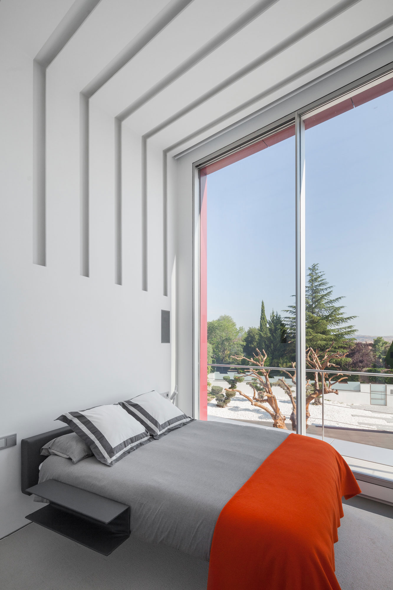 An Eco-Friendly Modern Home with Stunning and Asymmetrical Exterior in Madrid, Spain by ABIBOO Architecture (41)